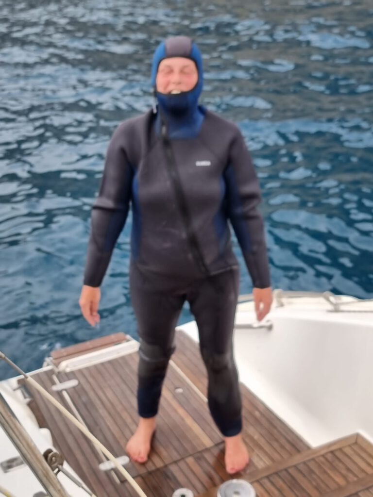 Steffi in the (slightly too big) wetsuit