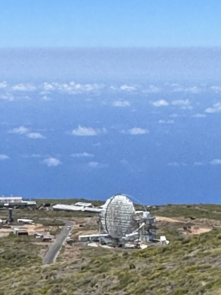 Sternwarte über dem Wolkenmeer