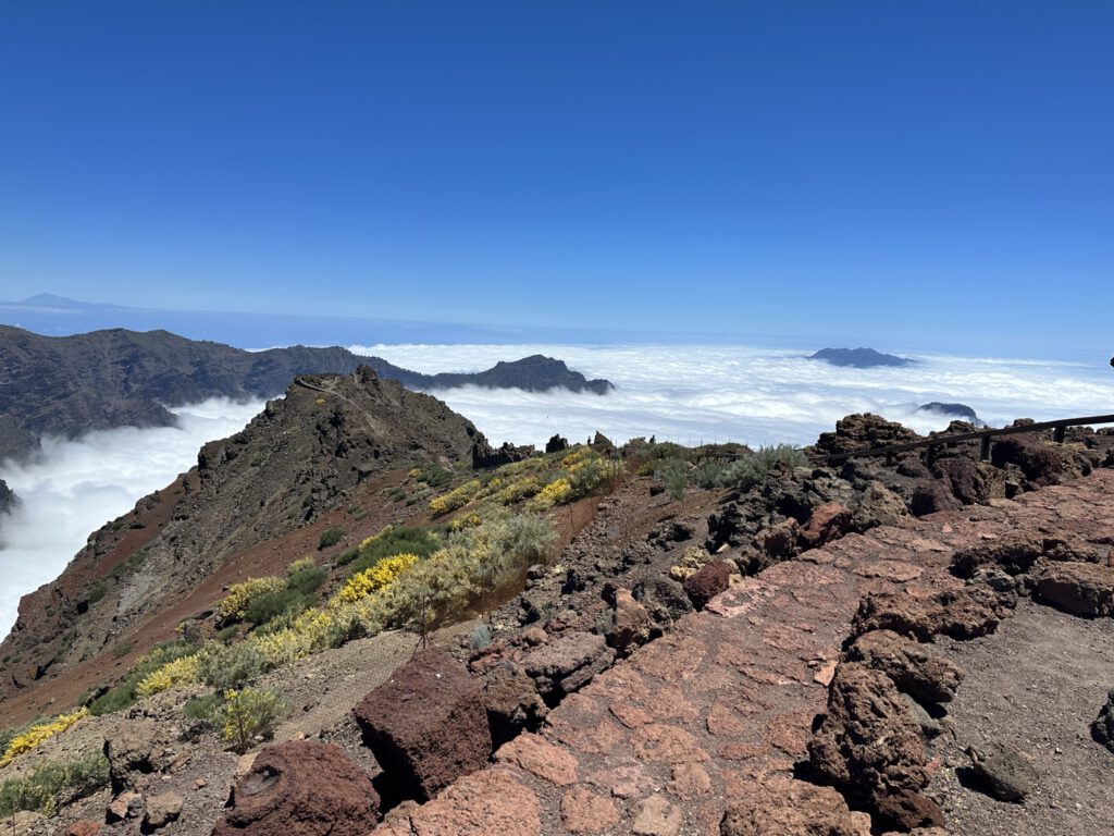 Blick über die Berge – unter uns das Wolkenmeer