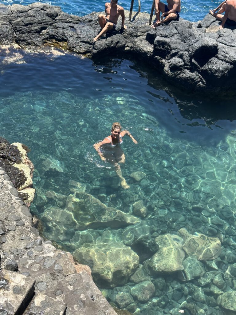 Kristallklares Wasser im Charco Azul